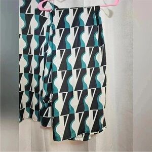 Boohoo Geometric Satiny Printed Teal/White/Black Pants size 22 plus EUC